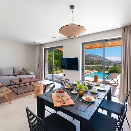 Massari Hills Moon * Archangelos (Rhodes)